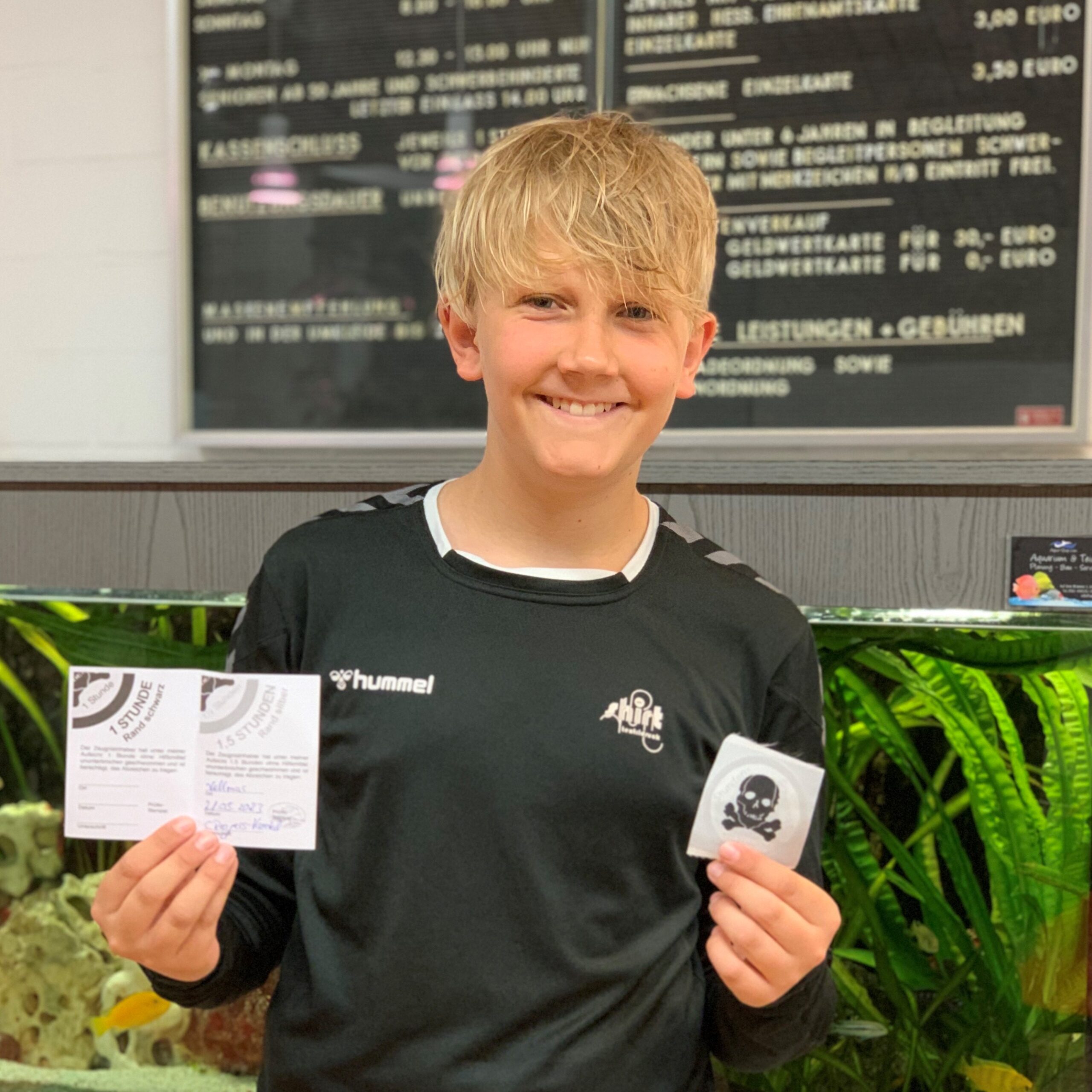 Lasse Baierl mit dem Totenkopfschwimmer Silber