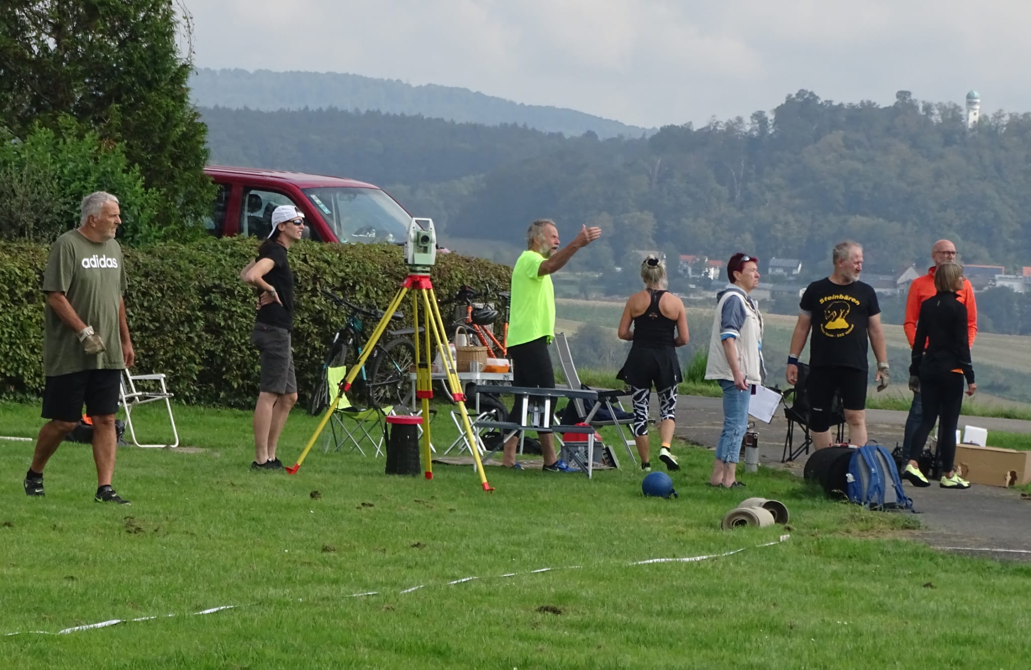 Carolin am Weitenmessgerät - Dankeschön!